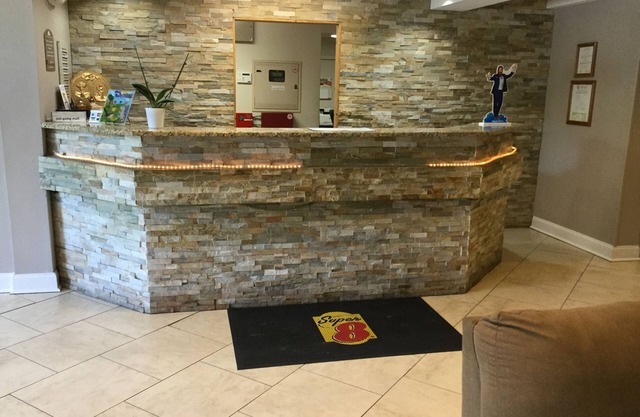 Super 8 by Wyndham Harbison/Parkridge Hospital