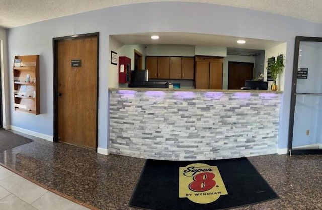 Super 8 by Wyndham Imlay City