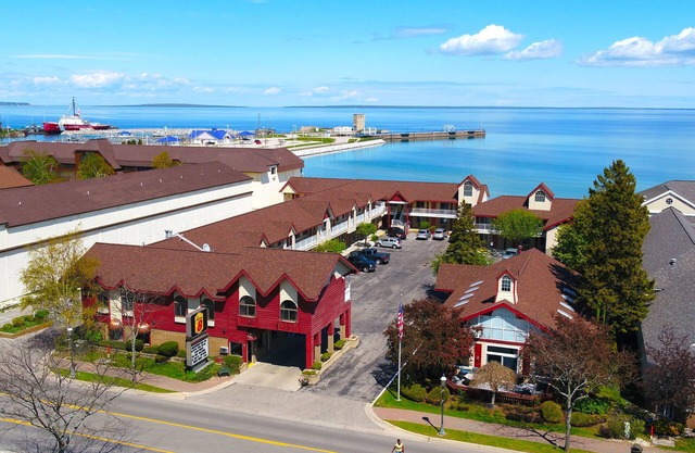 Super 8 by Wyndham Mackinaw City/Beachfront Area
