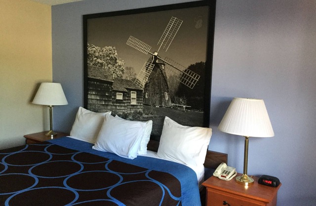 Super 8 by Wyndham Middletown