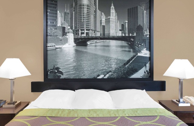 Super 8 by Wyndham Morton Grove/Chicago