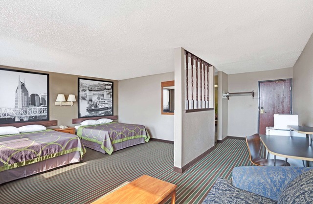Super 8 by Wyndham Nashville/ Dntn/ Opryland Area
