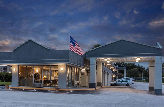 Super 8 by Wyndham Ocala I-75