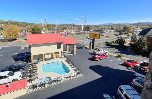 Super 8 by Wyndham Pigeon Forge Downtown