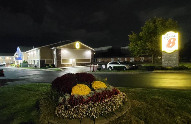 Super 8 by Wyndham Sterling Heights/Detroit Area