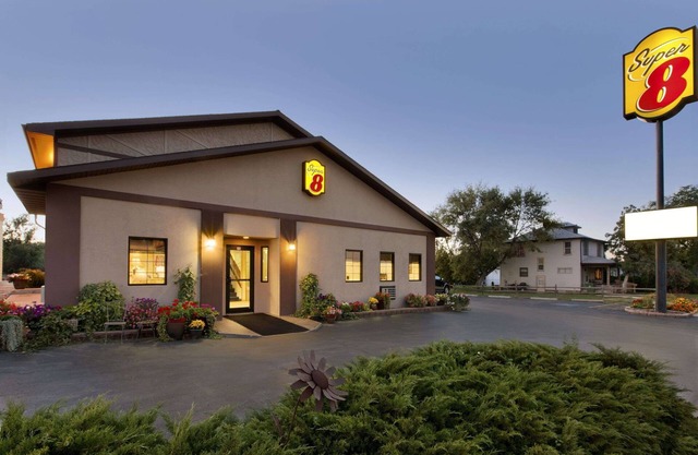 Super 8 by Wyndham Wall