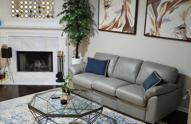 Super Clean Comfortable Townhome -Sleeps 6-Home Away From Home!