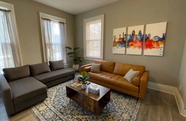Super Close to the Madison <Perfect for Wedding Guests> + 2 Free Parking Spots!