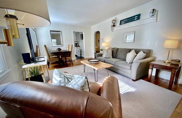 Super Cozy 2 Bedroom Home w/Large Yard, Fire Pit, Walk to Spring Lake Beach