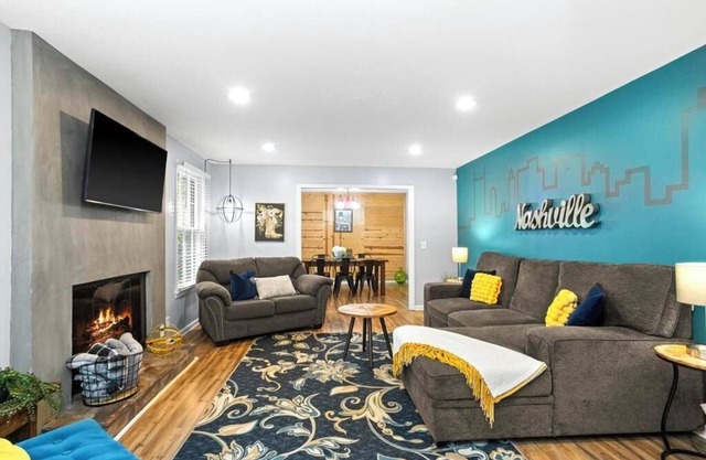 Entièrement rénové 3BR / 2BA avec 6 lits et bain à remous! Grand espace extérieur!