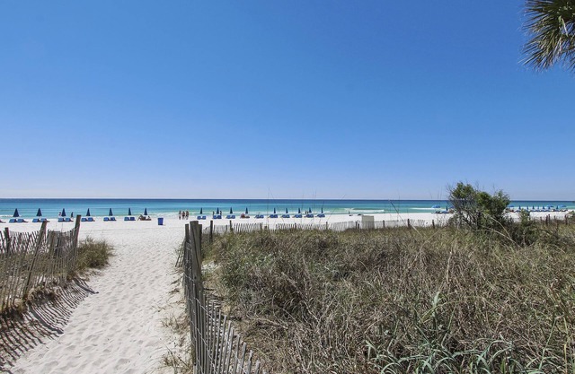 🏖️Pet-friendly Book That Condo now available for your PCB vacation!🏖️
