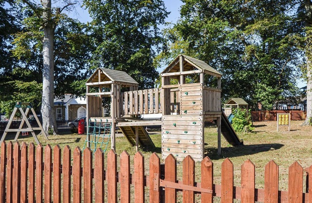 2 bedroom accommodation in Burgh Castle