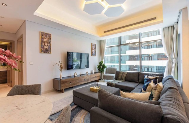 Super Luxury 3 Bed Apartment - 3 mims to Dubai Mall. WiFi & AC