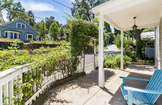CHALET DE CHARME HAUT DE GAMME - C'EST UN TAPIS GROOVY - 1 BLOC POUR DWNTWN PLACERVILLE
