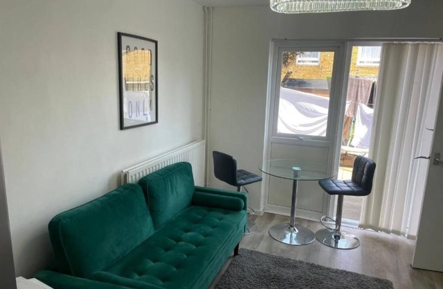 Superb 1-bedroom apartment with Garden and Lawn in London