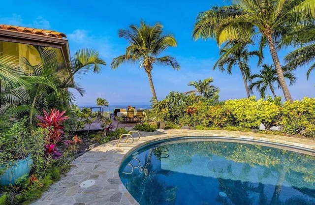 Superb 1 Bedroom Guest House with180 deg Ocean View.