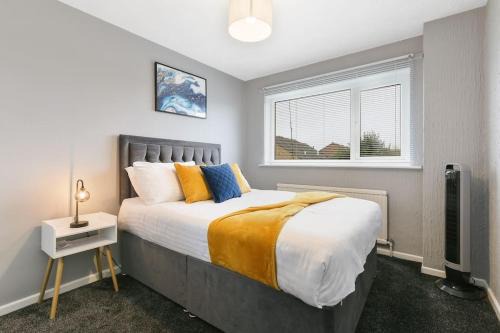 Superb 3 bed house, close to centre , private parking on gated premise
