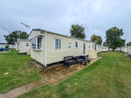 Superb 8 Berth Caravan With Free Wifi At Highfield Grange Ref 26706Wr
