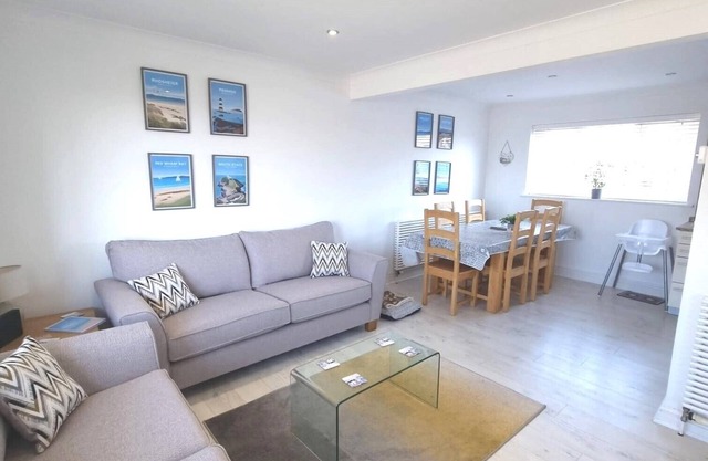 Superb Beach House, Sleeps 8, Pet Friendly