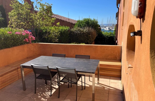 Superbe appartement de charme, refait à neuf, au bord de l'eau, vue sur le port