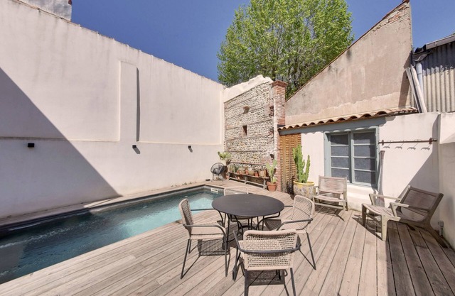 superbe maison de ville atelier familiale avec piscine et garage