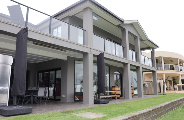 Toute la maison Holidaying dans cette belle propriété en bord de rivière, est le paradis.