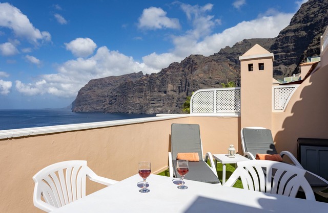 SUPERBE EMPLACEMENT - VUE PANORAMIQUE SUR LA MER ET LE CLIFF - WIFI - TV SATELLITE - SKY TV