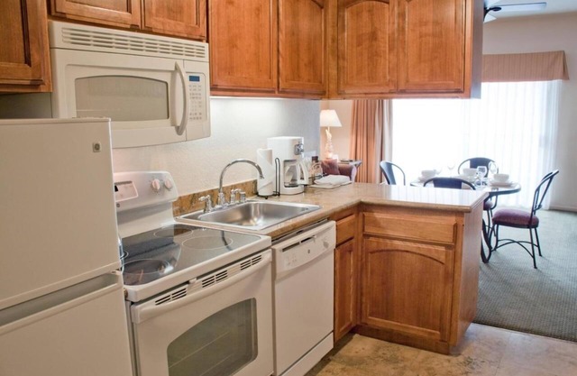 Great Stay, Superb Location! Two Convenient Units with Kitchen, Pool, Free Parking