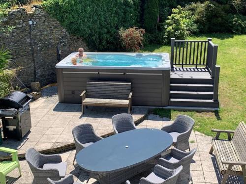 Superb Old Farmhouse near the Beach with Large Hot Tub , Free Access to an Indoor Pool, Free Animal Feeding ,Free Pony Rides and Free Tractor Rides