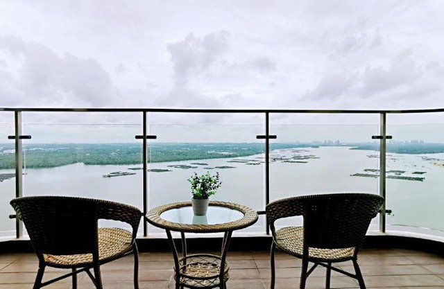 SUPERB SEAVIEW ROYAL STRAND DANGA BAY COUNTRY GARDEN