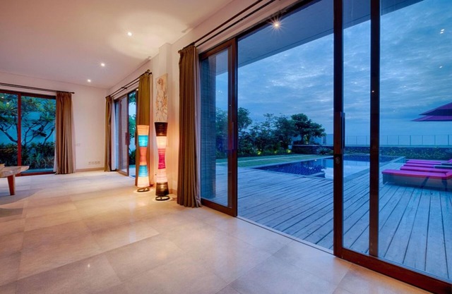 Superbe, spacieux, balinais moderne, Villa en bord de mer à Keramas Beach, Gianyar