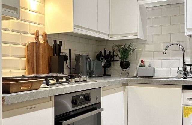 Superb & Stylish - Private Parking - Fast Wifi.