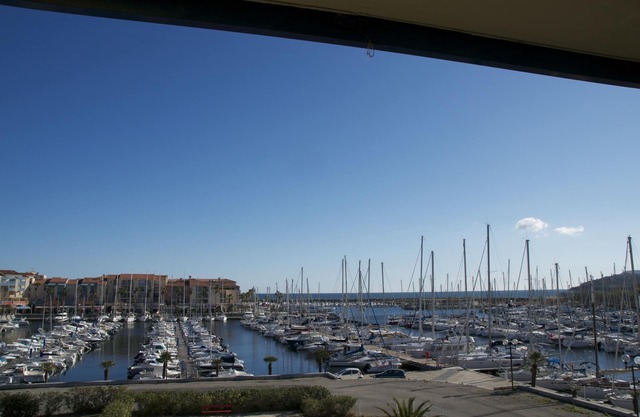 Superbe T2 (4-6 pers) vue mer et Port Argeles dans résidence avec piscine