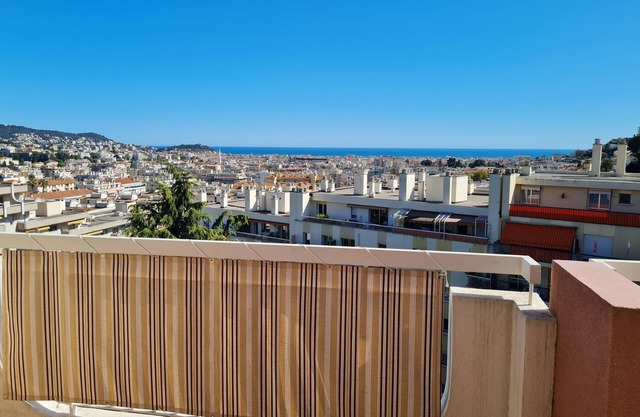 Superbe T2 terrasse vue mer à 180 degrés au calme