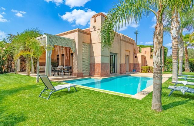 Superbe Villa 6p, jardin & piscine privatif 8x4m ss vis à vis, Famille seulement