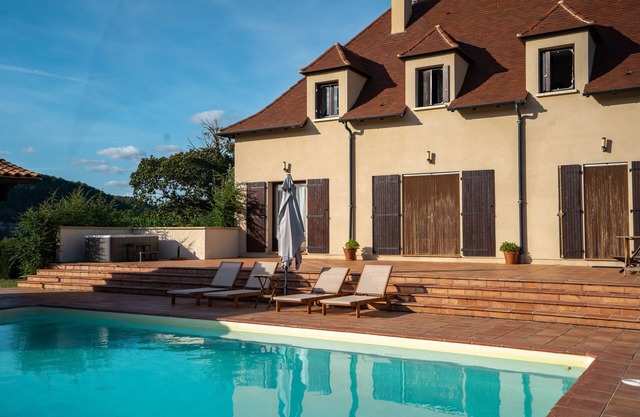Superbe villa avec piscine privée au bord de la Dordogne