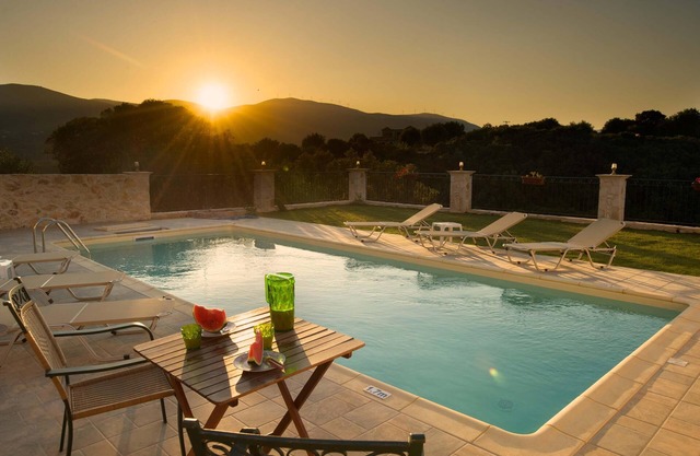SUPERBE VILLA AVEC PISCINE PRIVÉE SITUATION CALME WIFI ET BARBEQUE