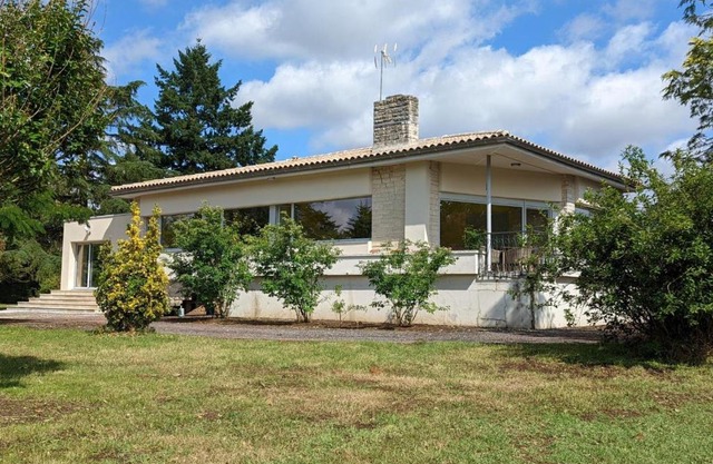 Superbe maison avec spa privatif, jardin, animaux acceptés et Wi-Fi - FR-1-653-112