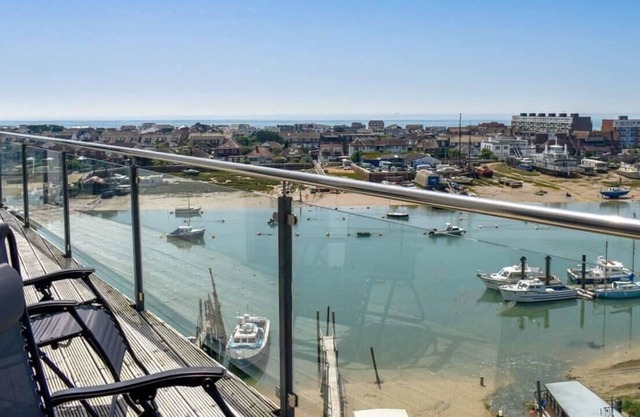 Superior 2 Bedroom Condo with stunning Sea views