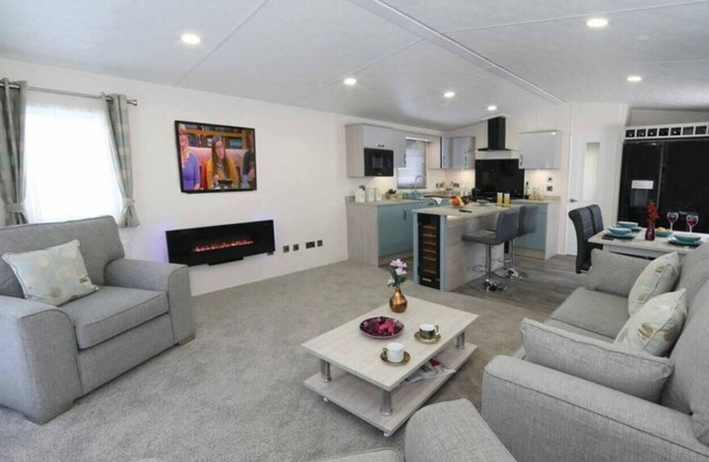 Superior 6 berth holiday home in Suffolk,