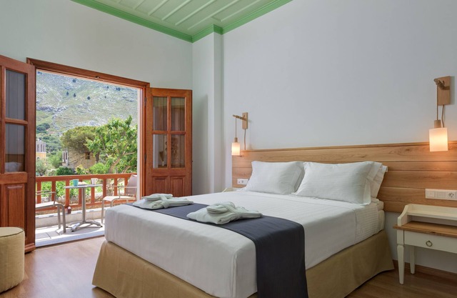 Appartement Supérieur avec Véranda Privée et Vue sur Mer A, Symi