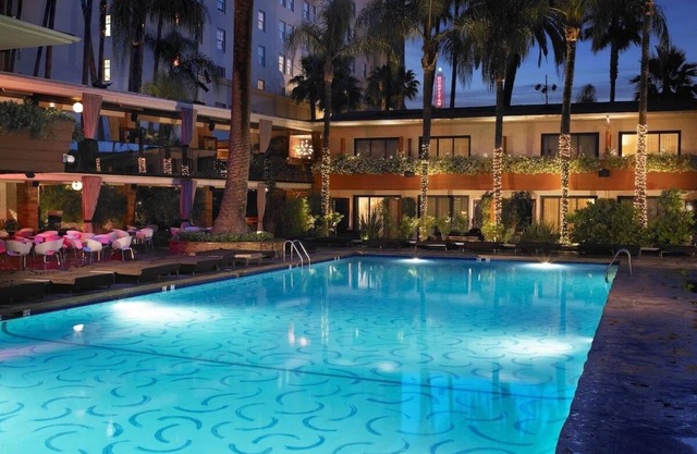 Superior King Suite, The Hollywood Roosevelt, Outdoor Swimming Pool