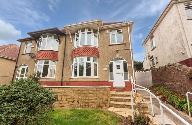 Superior three bedroom house with sea view