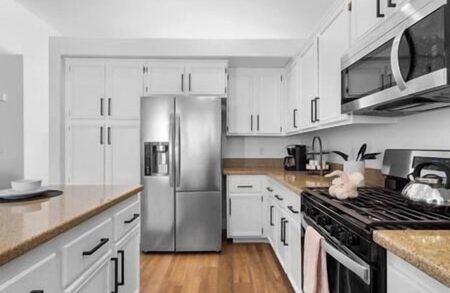 Supreme 5BDR Oasis w/Pool,Pickle Ball,Golf & More!