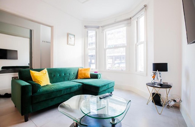 Surbiton Luxury Garden House 19A