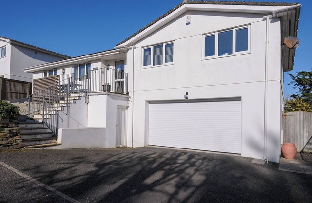 SURF BREAK, family friendly, luxury holiday cottage in Polzeath