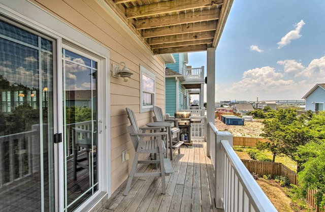 Surf City Escape w/ 6 Decks: Steps To Beach