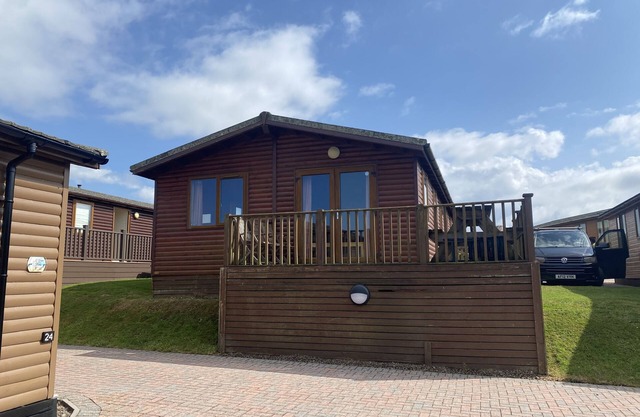 Surf Lodge, Perfect for Family Visits to North Devon. 6 Beds & pet Friendly Too!
