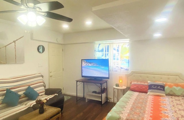Surf Chalet! Cozy charming hidden gem by Ocean