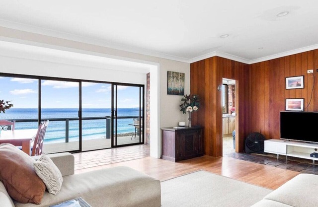 Surfers Retreat with access to the beach